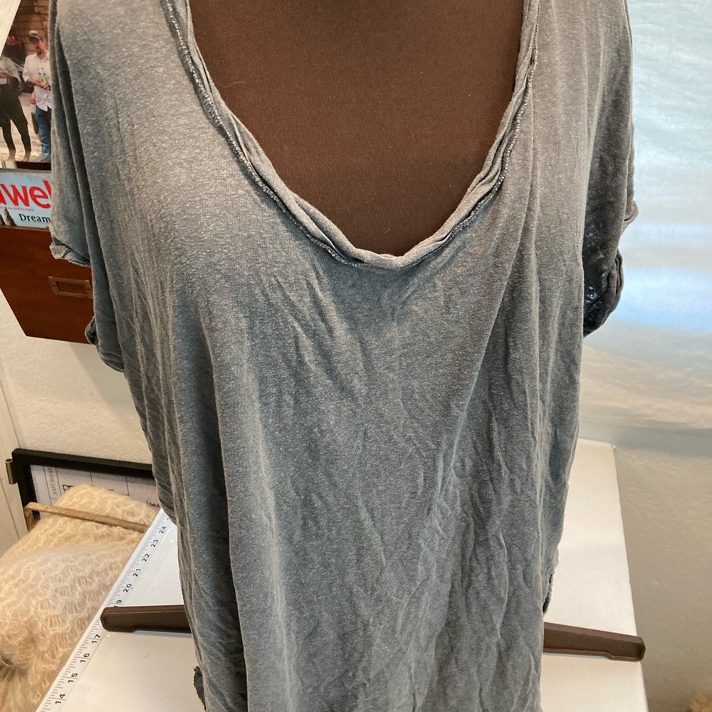 Vintage-Inspired Women's Gray Scoop Neck Top - Picture 14 of 15